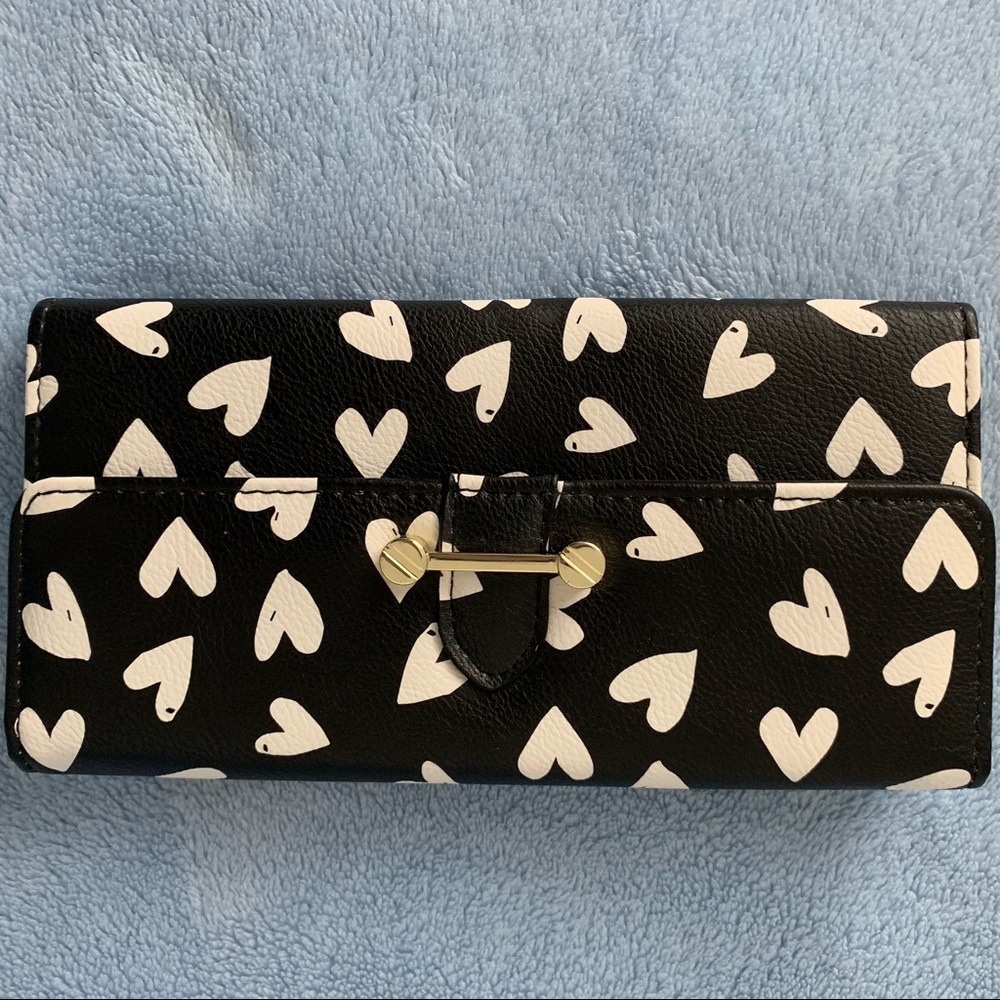 Black & White Hearts Wallet (NWOT)